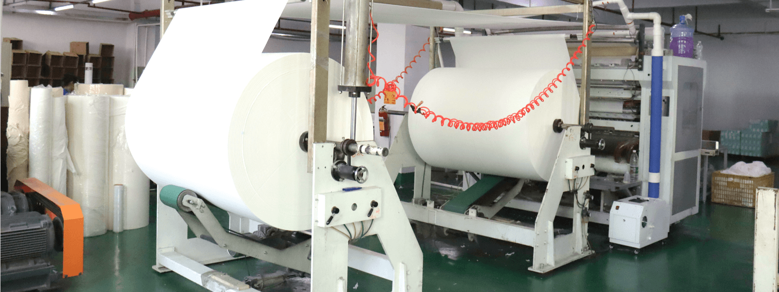 toalettpapper återlindning maskin konvertering utrustning produktionslinje